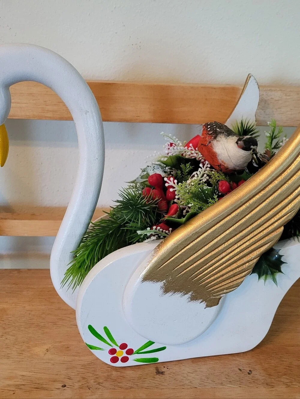 Vintage woode White & Gold Holiday Swan Centerpiece